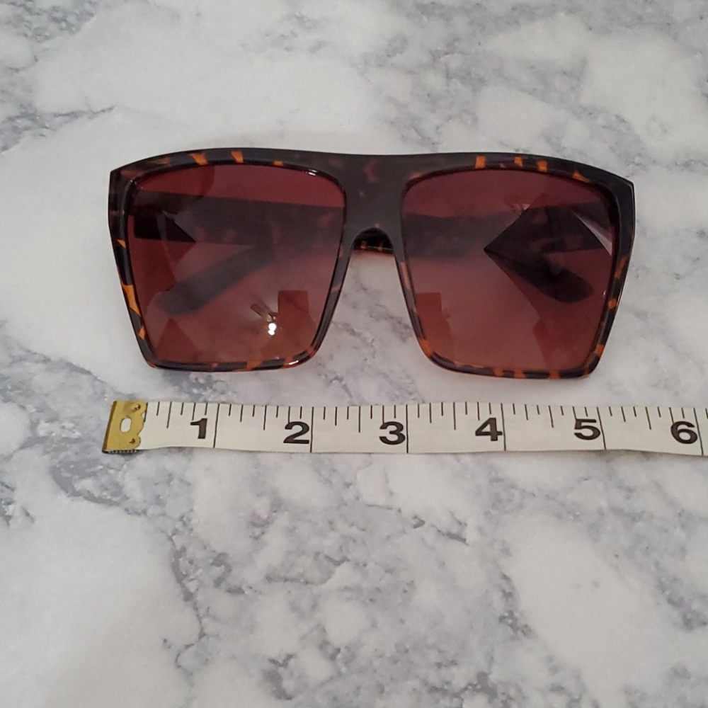 Oversized Sunglasses - Picture 5 of 6